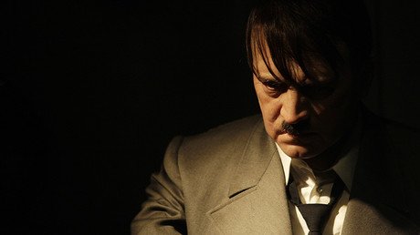 A wax figure of Adolf Hitler © Hannibal Hanschke