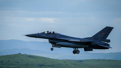 A Romanian Air Force F-16 fighter jet lands at 71st Airbase  during NATO exercises in Campia Turzii, Romania, May 14, 2024