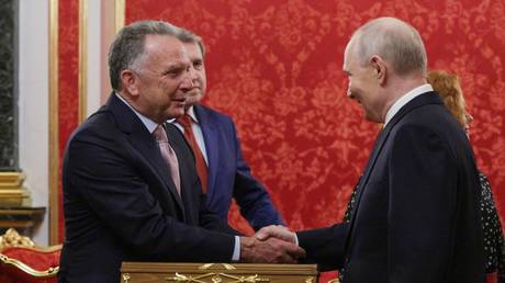 Trump’s envoy Steve Witkoff shakes hands with Putin during talks at the Kremlin, September 5, 2026.