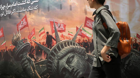 An anti-US poster in Tehran on August 6, 2026.