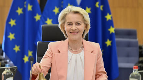 Ursula von der Leyen leads the weekly College of Commissioners meeting at the Berlaymont building in Brussels, Belgium, September 9, 2026 ©  Getty Images ;   Dursun Aydemir