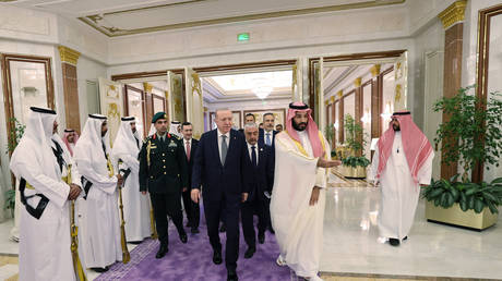 Turkish President Recep Tayyip Erdogan meets with Saudi Crown Prince Mohammed bin Salman in Mecca, Saudi Arabia, on August 7, 2026