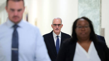 Doug Band, a former aide to Bill Clinton, arrives for congressional testimony on Capitol Hill, June 30, 2026. © Getty Images / Anna Moneymaker