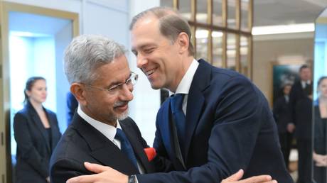 Indian Foreign Minister S. Jaishankar is welcomed by Russian First Deputy Prime Minister Denis Manturov in Moscow in November 2025.