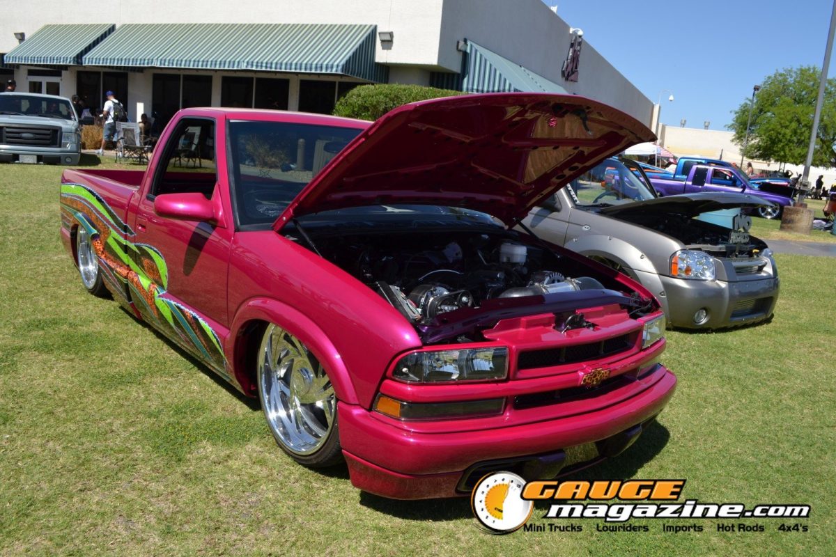 forbidden-fantasy-show-n-shine-2026-046-pink-chevrolet-s10-graphic-paint-engine-bay