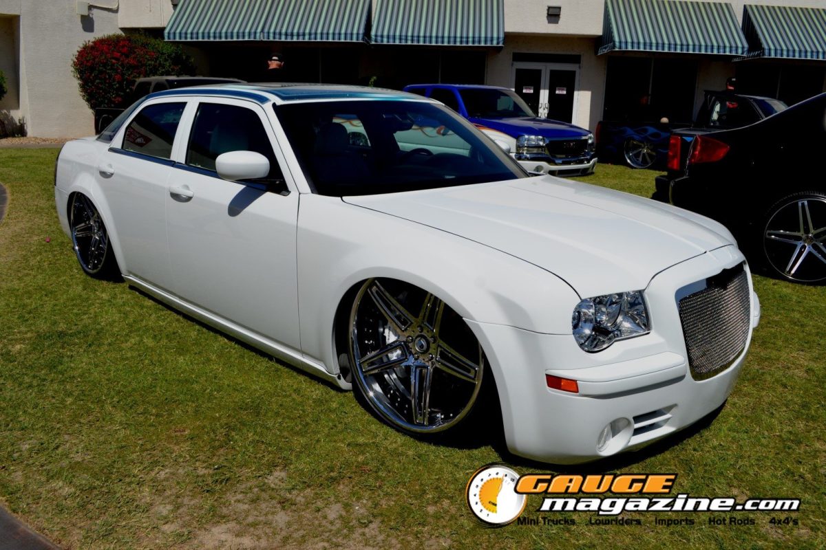 forbidden-fantasy-show-n-shine-2026-039-white-chrysler-300-slammed