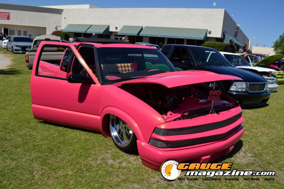 forbidden-fantasy-show-n-shine-2026-049-pink-chevrolet-s10-engine-bay