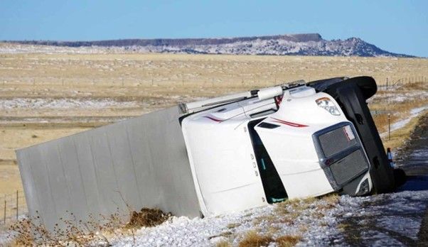 Commercial truck accident illustrating possible liable parties