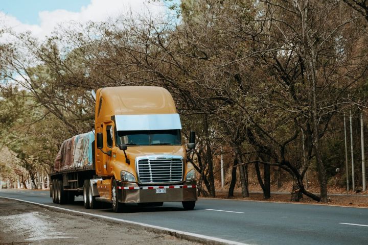 Cargo falling from a commercial truck during a lost load accident