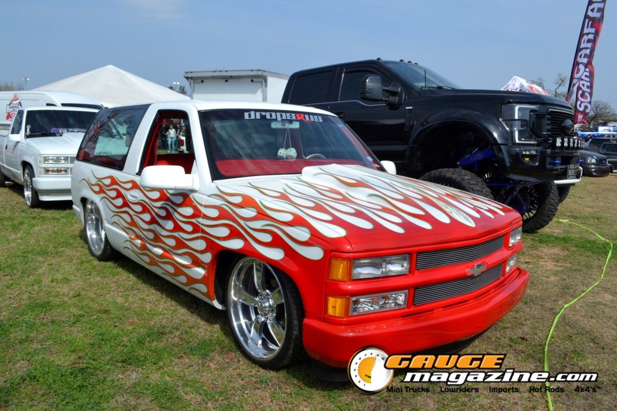lone-star-throwdown-2026-white-red-flame-custom-chevrolet-suburban
