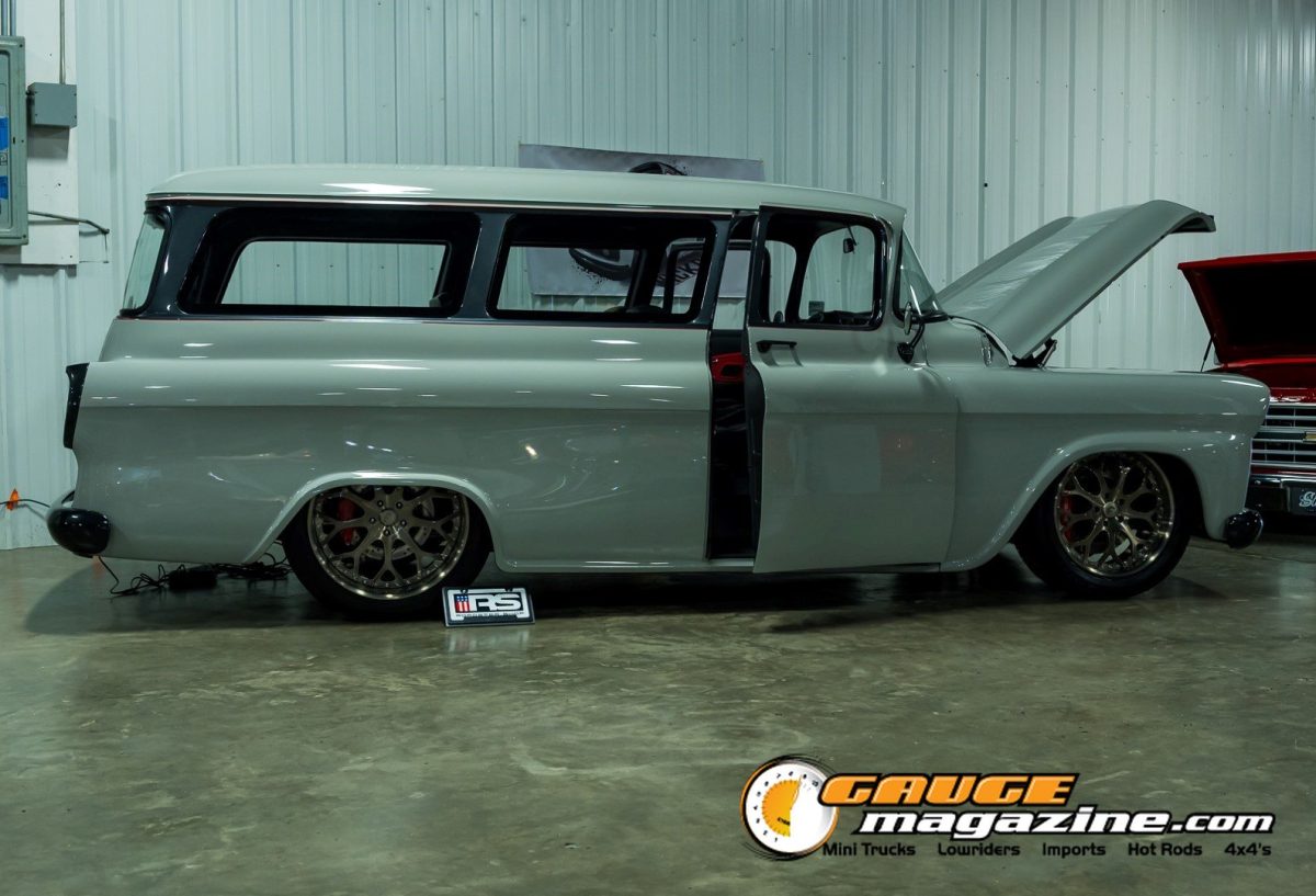 lone-star-throwdown-2026-gray-lowered-classic-chevrolet-suburban