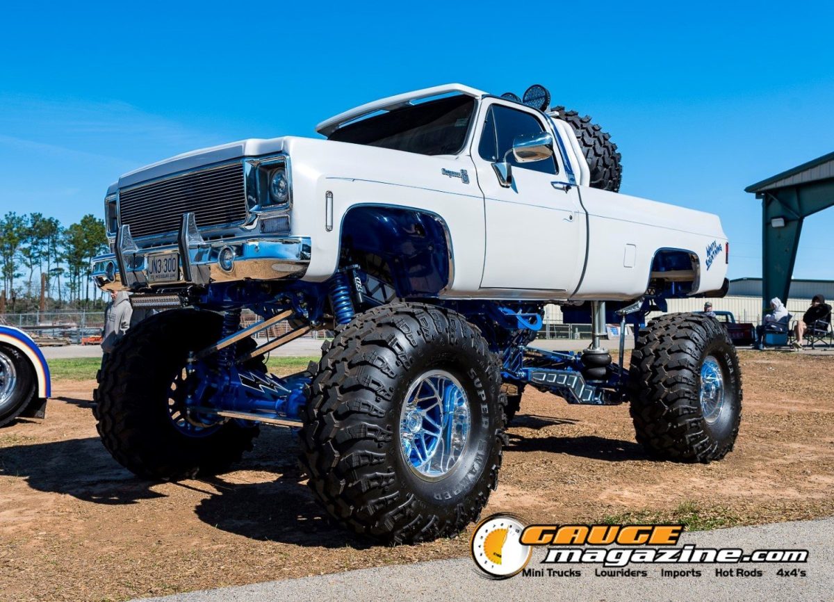 lone-star-throwdown-2026-white-lifted-classic-chevrolet-truck