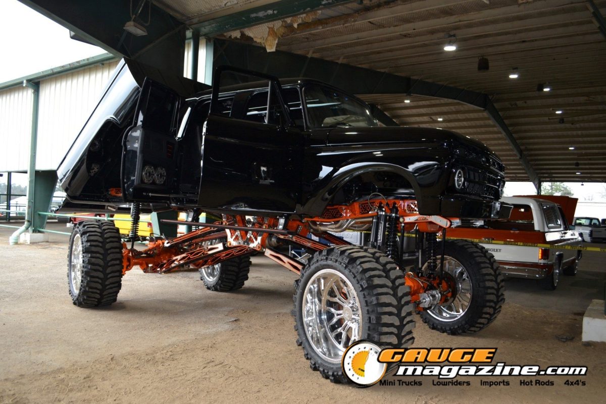 lone-star-throwdown-2026-black-lifted-custom-truck