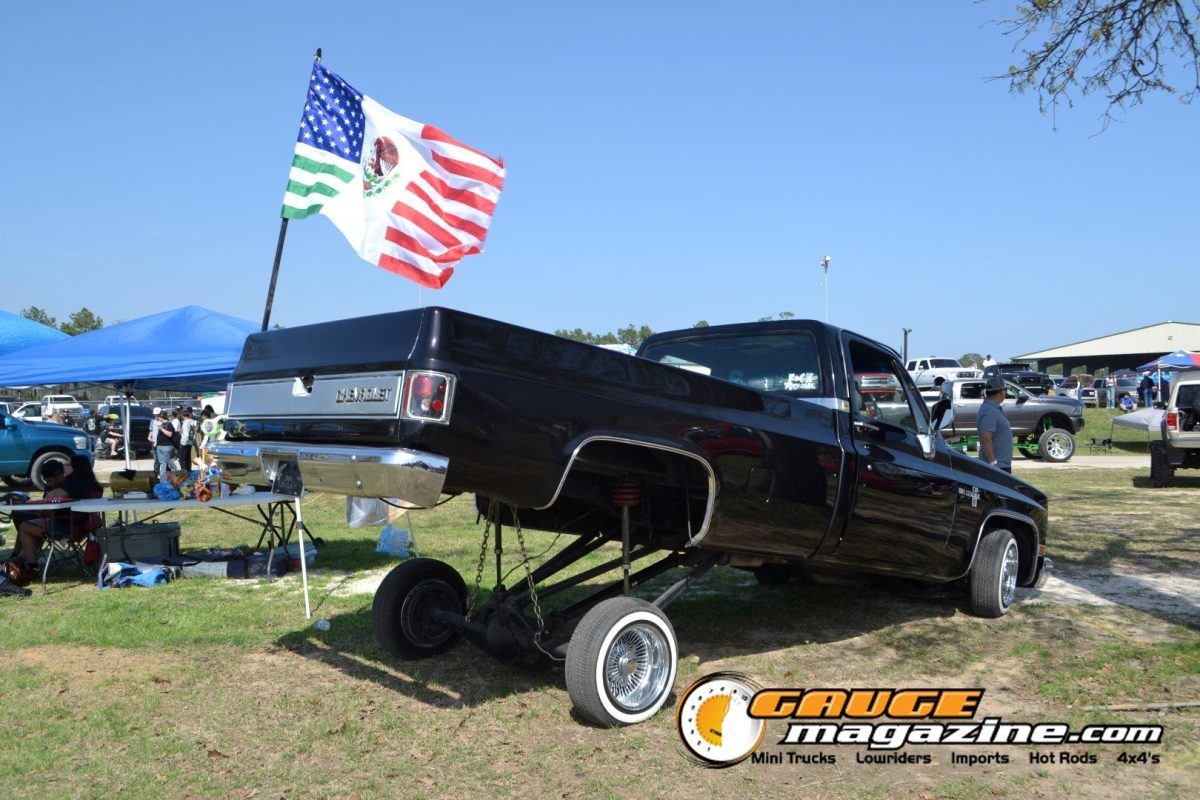 lone-star-throwdown-2026-black-custom-truck-hydraulic-display