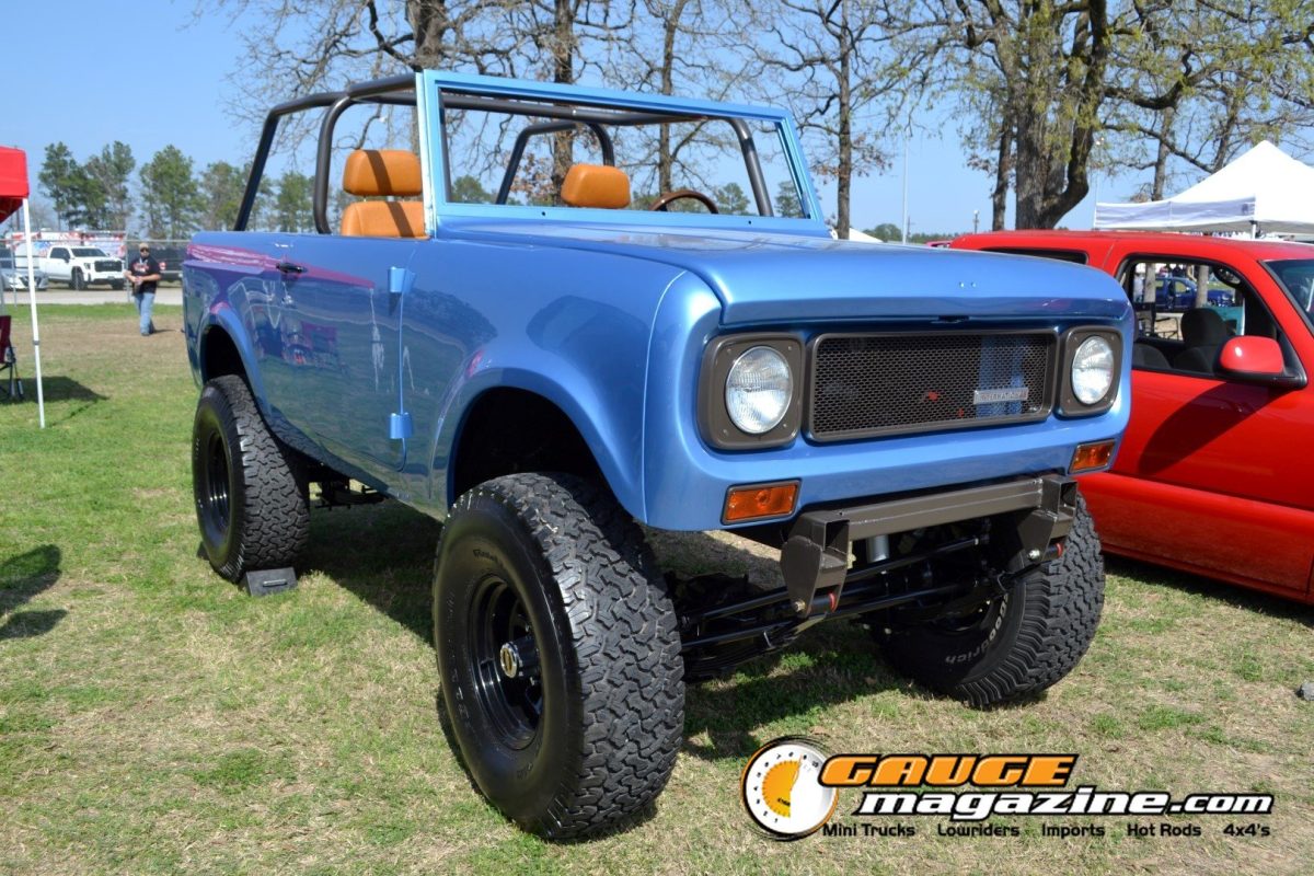 lone-star-throwdown-2026-blue-classic-ford-bronco