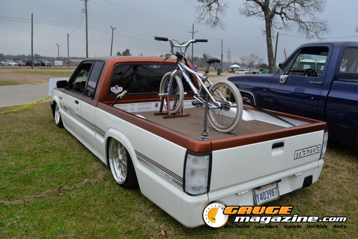 lone-star-throwdown-2026-white-lowered-mini-truck-bicycle-bed-display