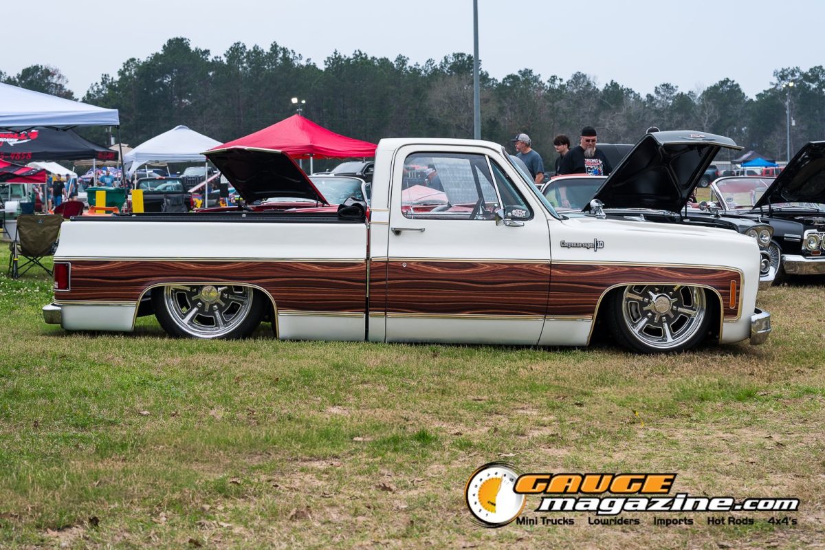lone-star-throwdown-2026-brown-white-lowered-squarebody-chevrolet-pickup-2