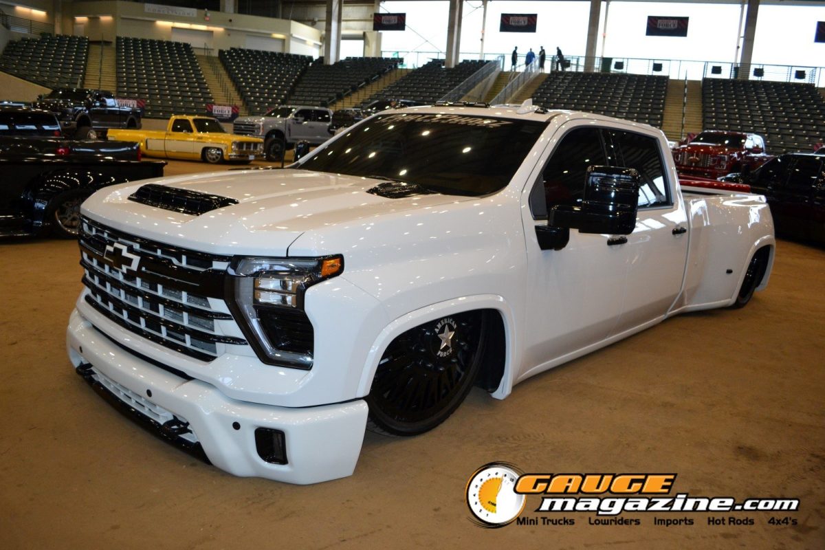 lone-star-throwdown-2026-white-lowered-modern-chevrolet-silverado