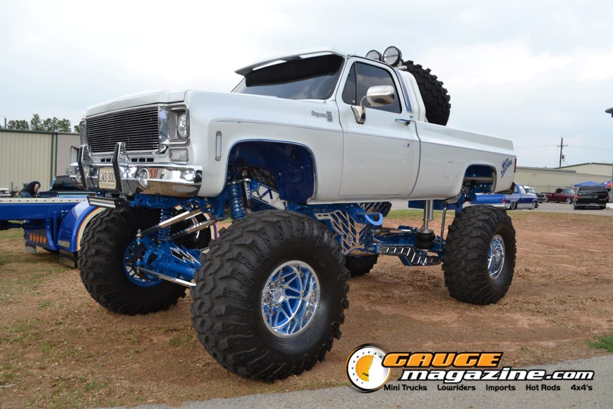 lone-star-throwdown-2026-white-lifted-classic-chevrolet-truck-2