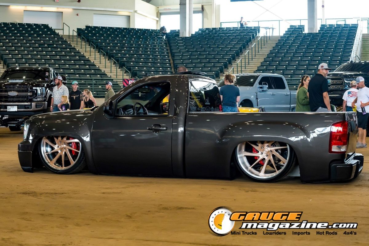 lone-star-throwdown-2026-black-lowered-chevrolet-silverado-indoor