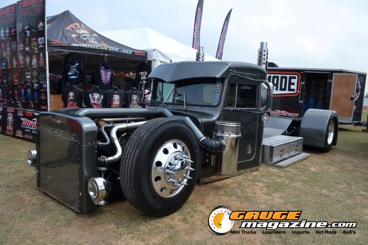 lone-star-throwdown-2026-black-custom-vintage-cabover-truck