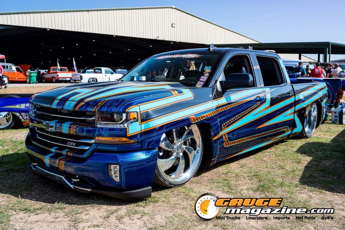 lone-star-throwdown-2026-blue-graphic-custom-chevrolet-silverado