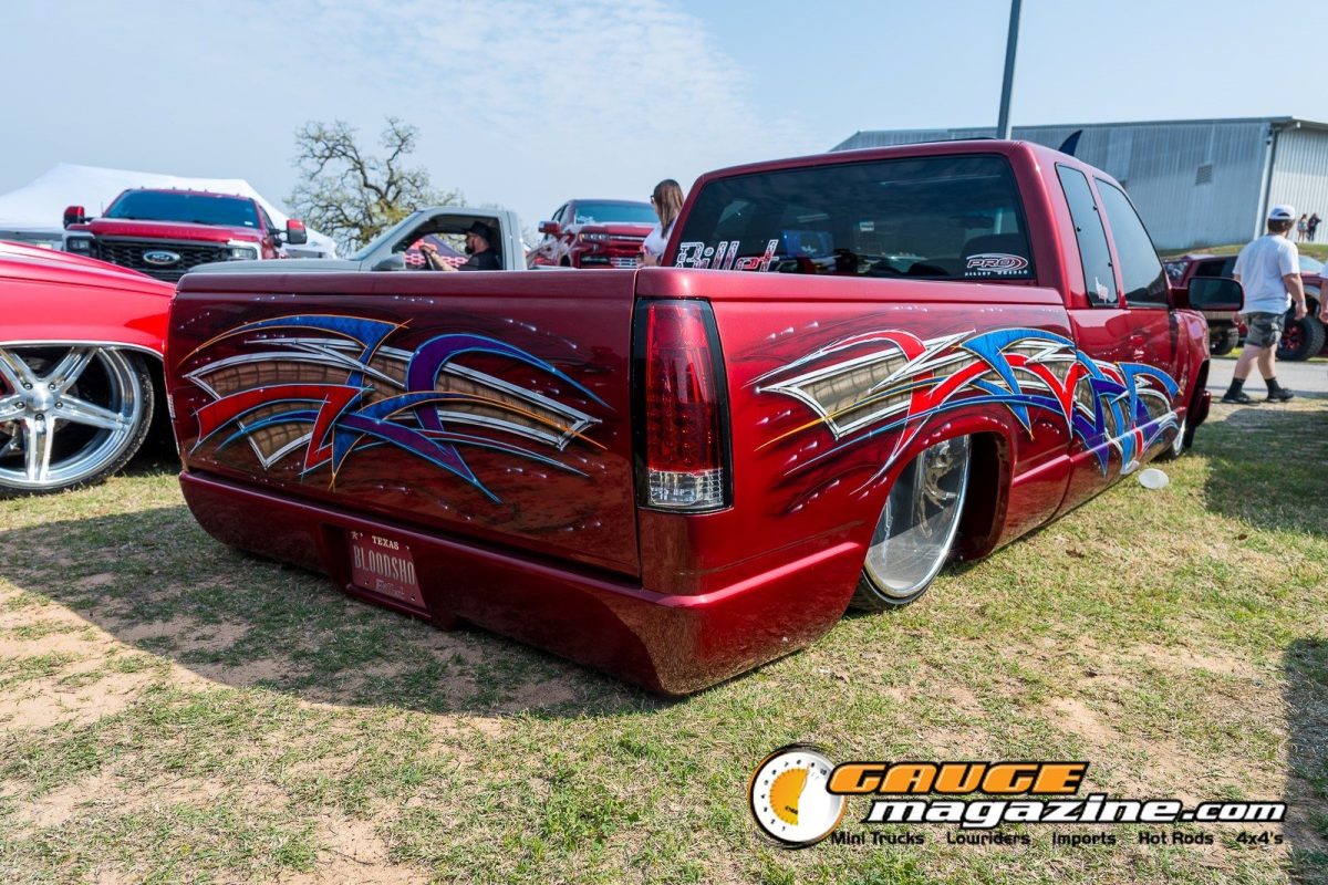 lone-star-throwdown-2026-brown-graphic-custom-chevrolet-truck-rear