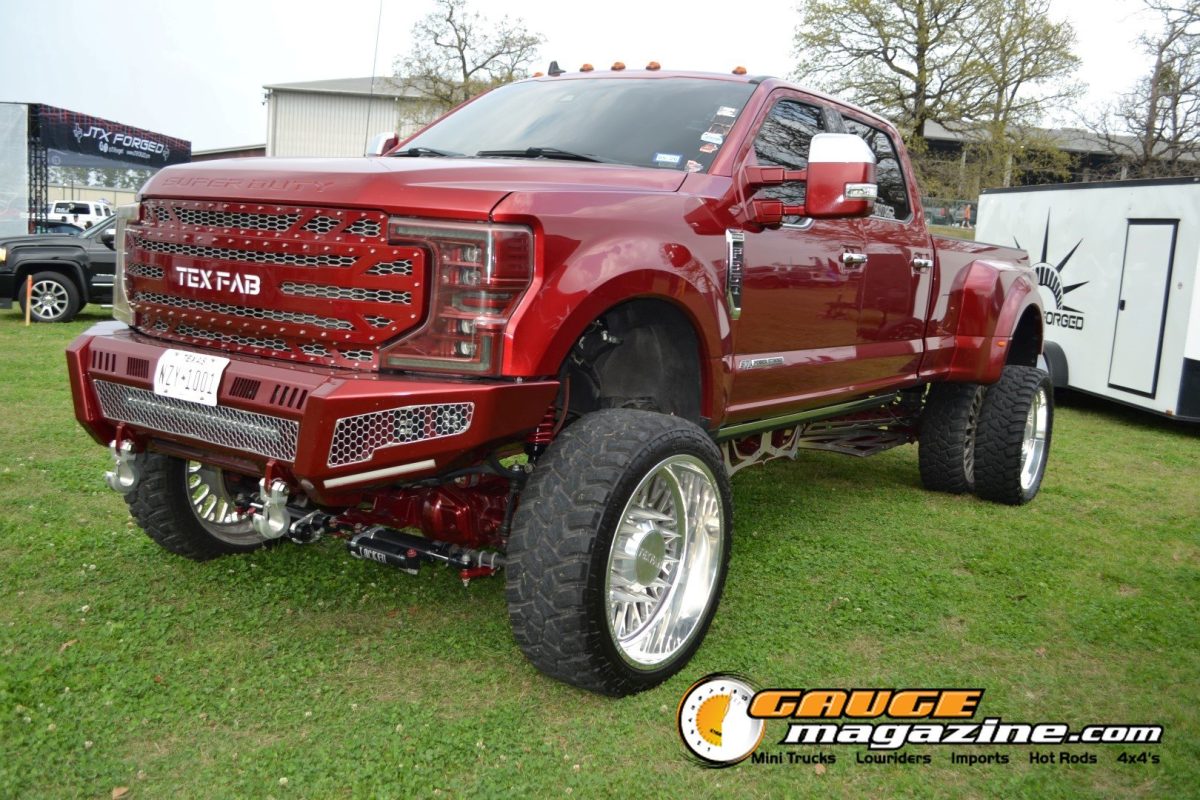 lone-star-throwdown-2026-red-lifted-ford-super-duty