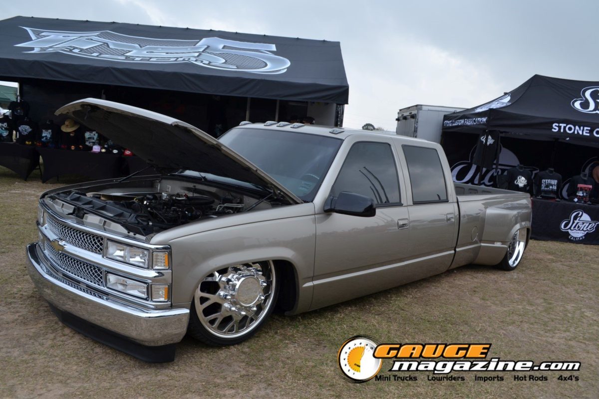 lone-star-throwdown-2026-silver-lowered-chevrolet-silverado-open-hood