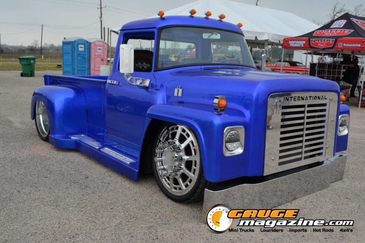 lone-star-throwdown-2026-blue-custom-vintage-cabover-truck