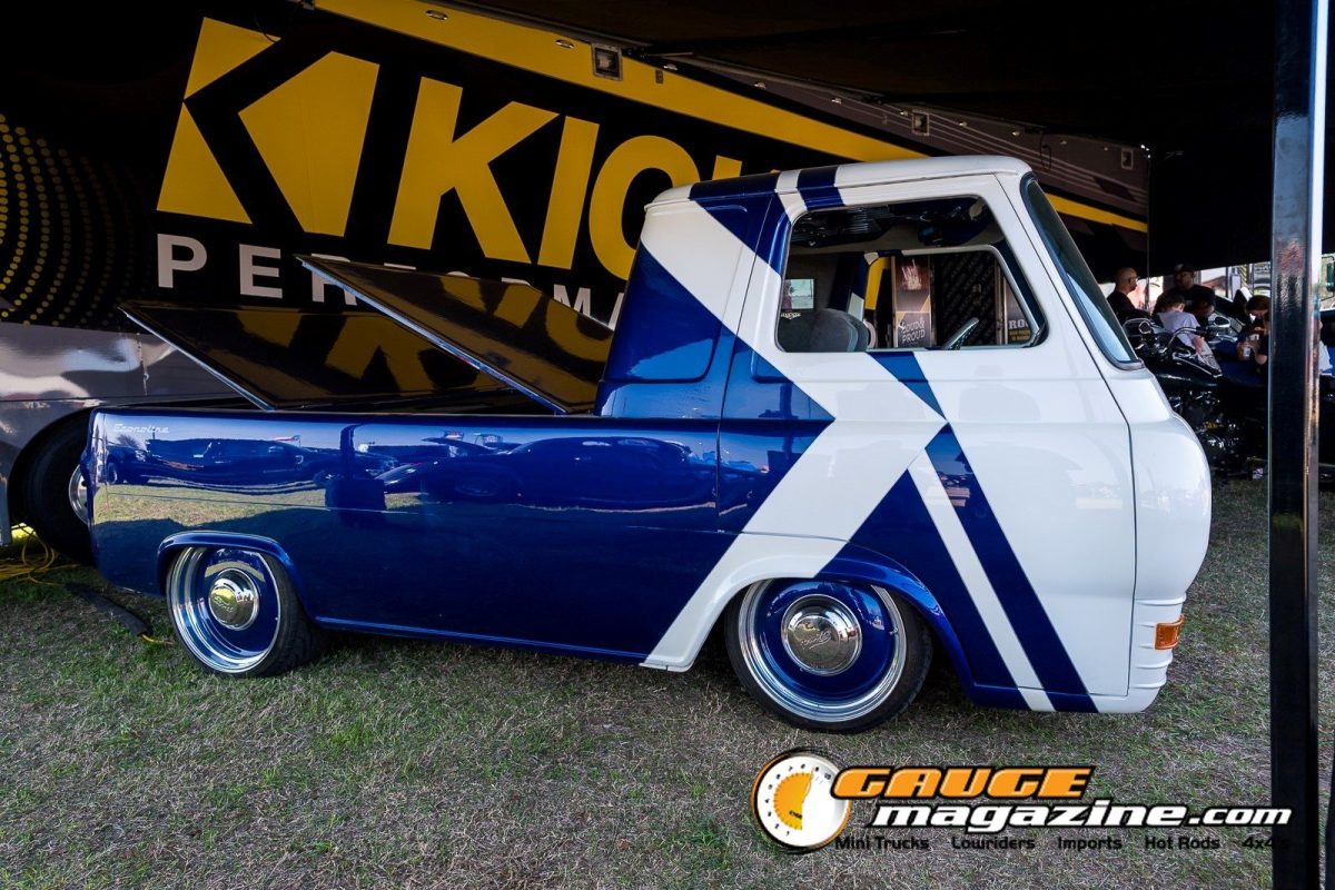 lone-star-throwdown-2026-blue-white-custom-mini-truck-kicker-display