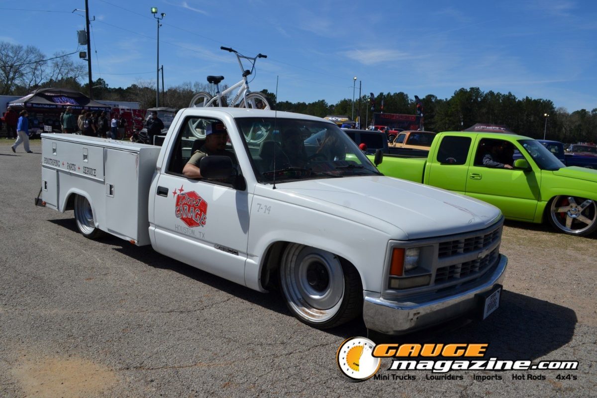 lone-star-throwdown-2026-white-lowered-service-body-truck