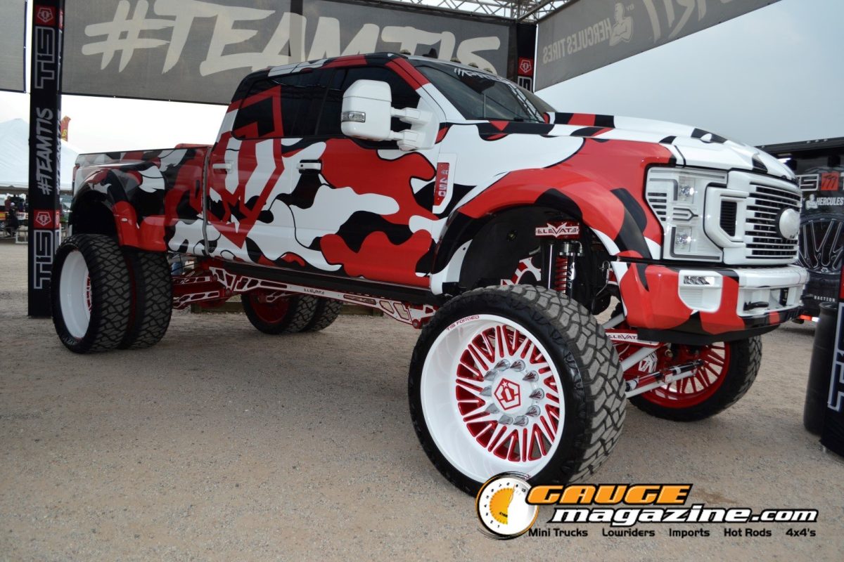 lone-star-throwdown-2026-red-white-lifted-custom-ford-truck