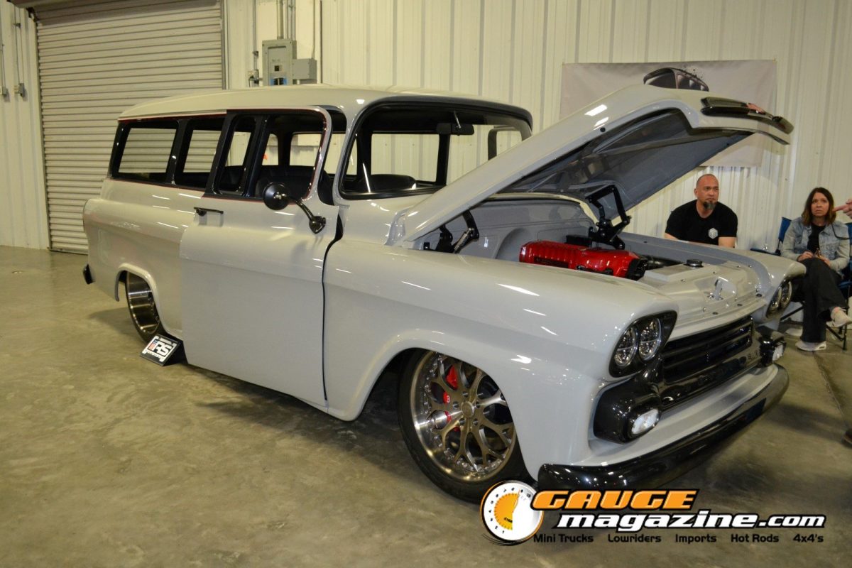 lone-star-throwdown-2026-white-classic-chevrolet-suburban-open-hood