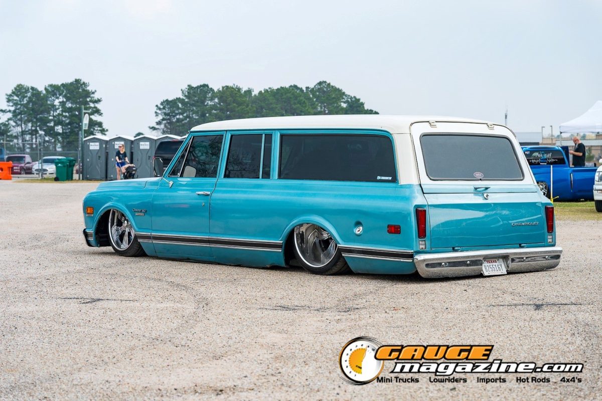 lone-star-throwdown-2026-turquoise-lowered-classic-chevrolet-suburban