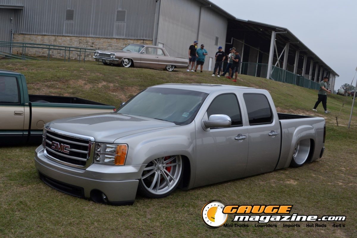 lone-star-throwdown-2026-silver-lowered-gmc-sierra