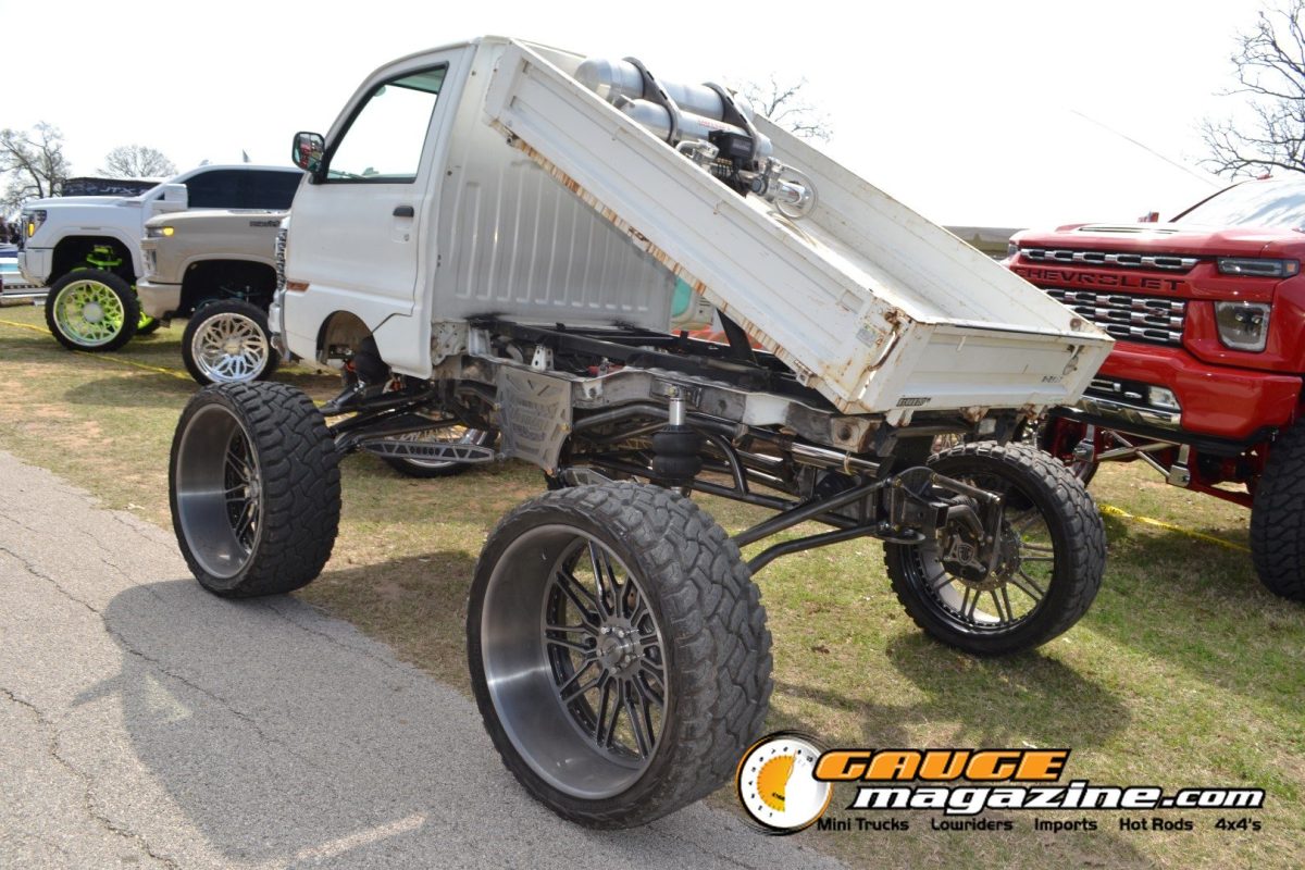 lone-star-throwdown-2026-white-lifted-custom-mini-truck