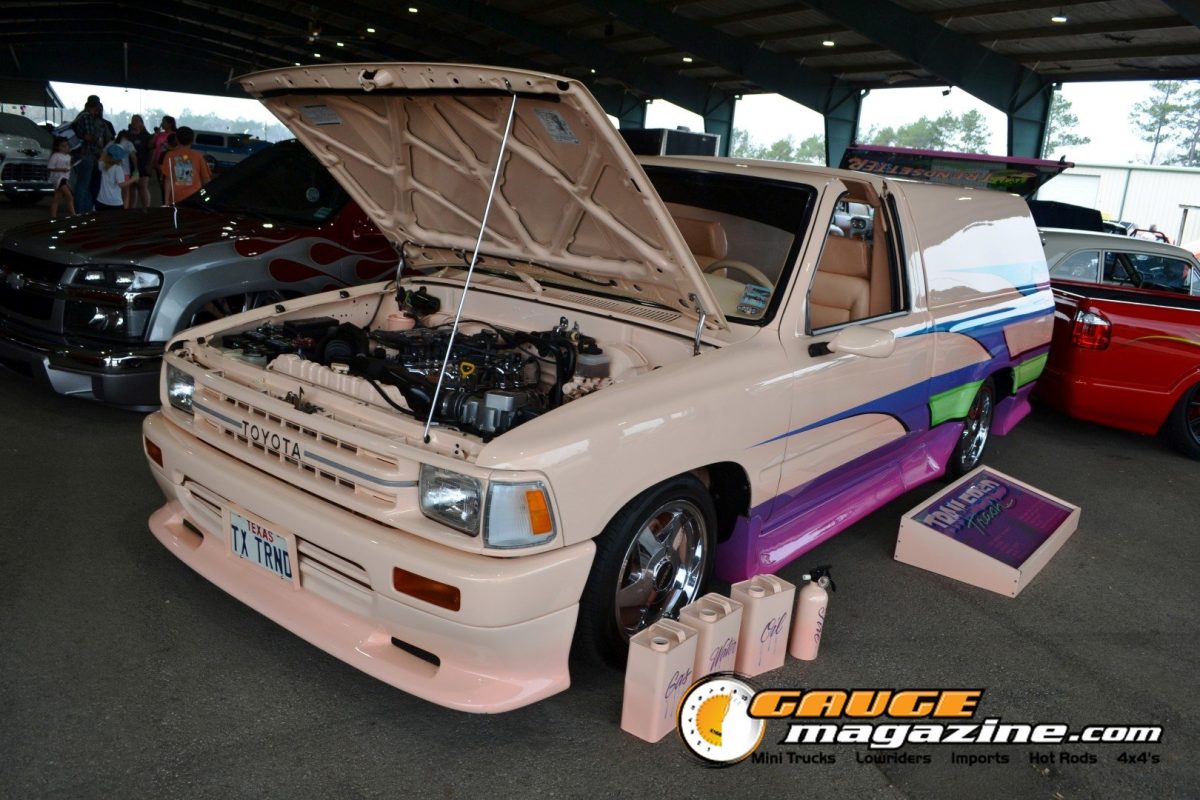 lone-star-throwdown-2026-white-purple-custom-mini-truck-open-hood