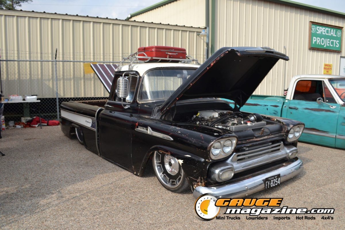 lone-star-throwdown-2026-black-classic-chevrolet-pickup-open-hood