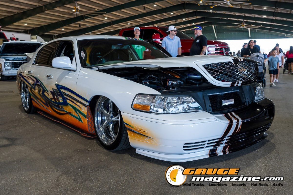 lone-star-throwdown-2026-white-orange-custom-ford-crown-victoria