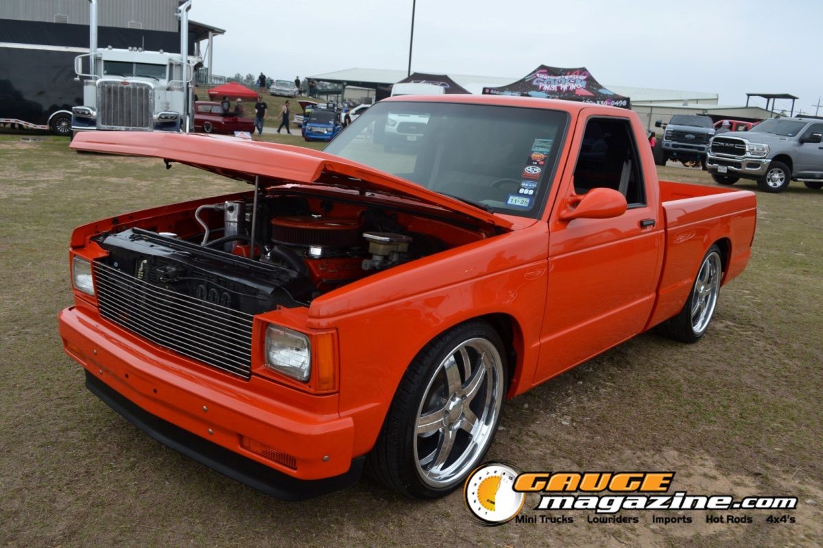 lone-star-throwdown-2026-orange-custom-mini-truck-bed-display