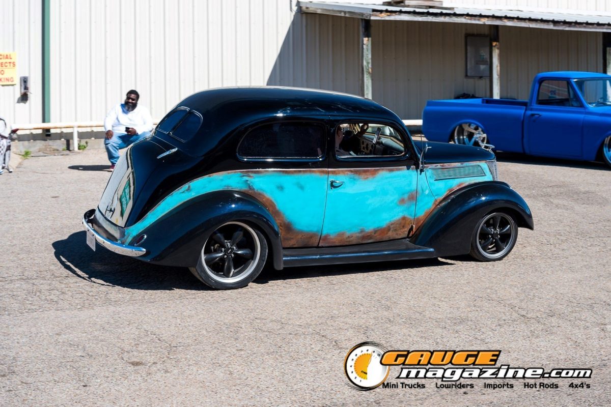 lone-star-throwdown-2026-black-blue-patina-classic-hot-rod-sedan