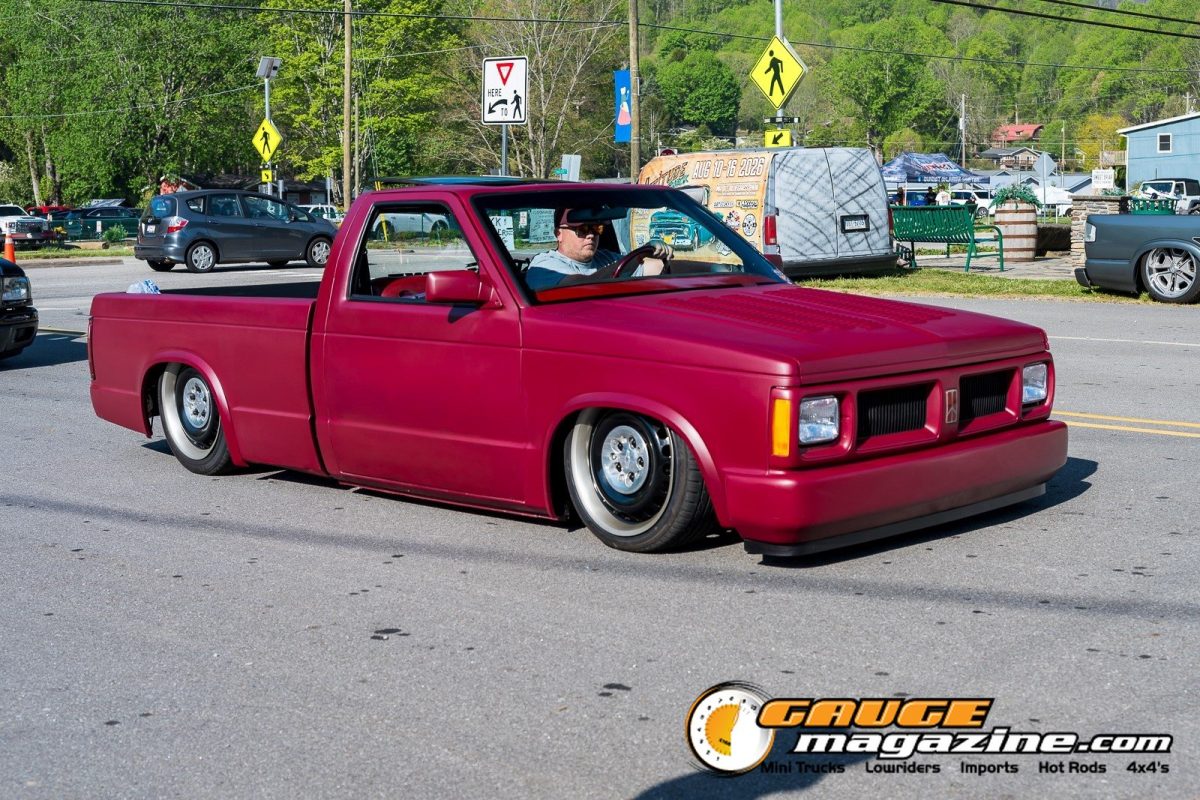 mini-nats-2026-037-gmc-s15-slammed-minitruck