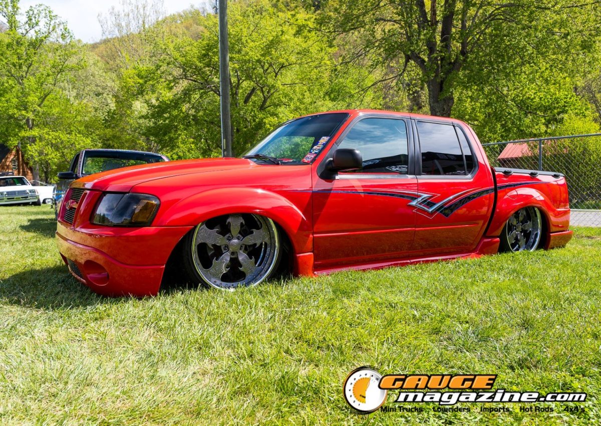 mini-nats-2026-190-ford-explorer-sport-trac-slammed