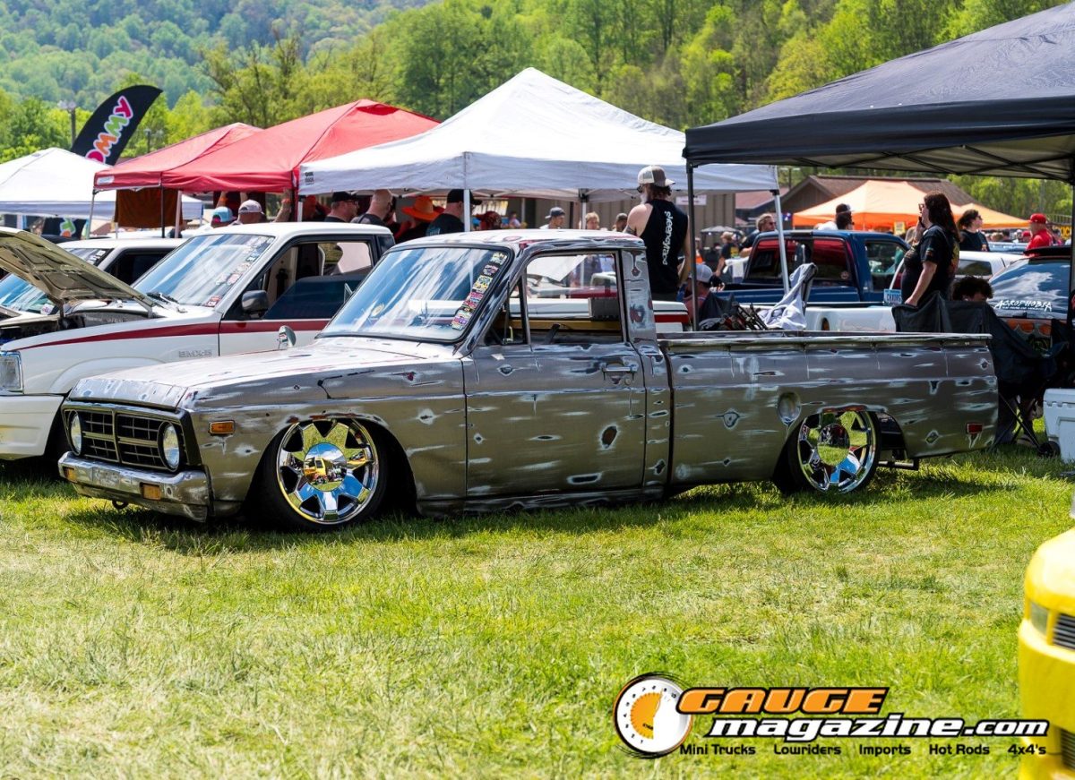 mini-nats-2026-077-toyota-pickup-patina-slammed