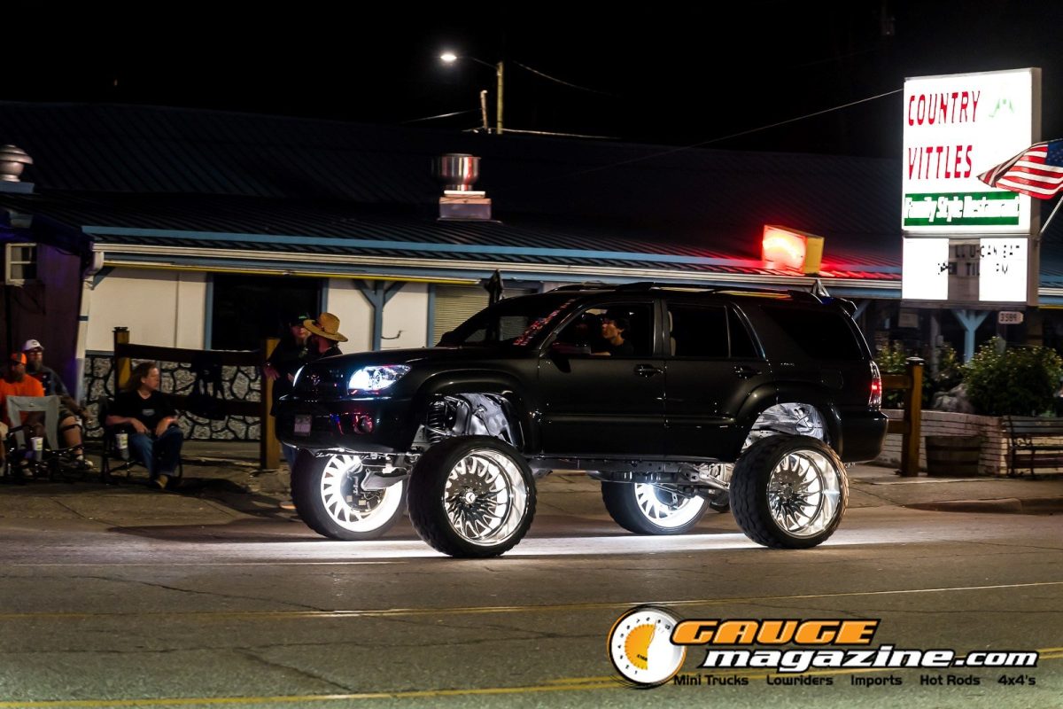 mini-nats-2026-151-ford-explorer-lifted-night-cruise