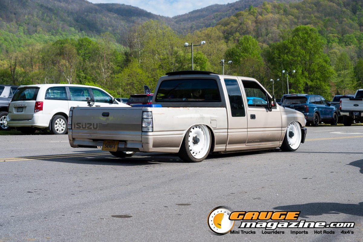 mini-nats-2026-055-isuzu-pickup-slammed-minitruck