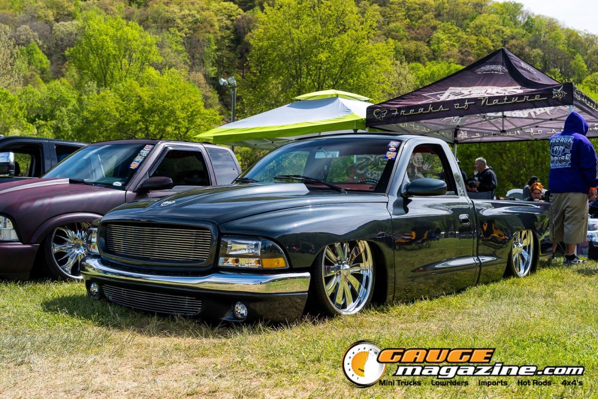 mini-nats-2026-187-gmc-sonoma-slammed-show-truck