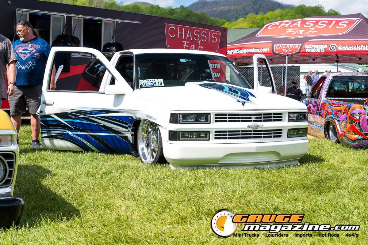 mini-nats-2026-074-chevrolet-c1500-slammed-show-truck