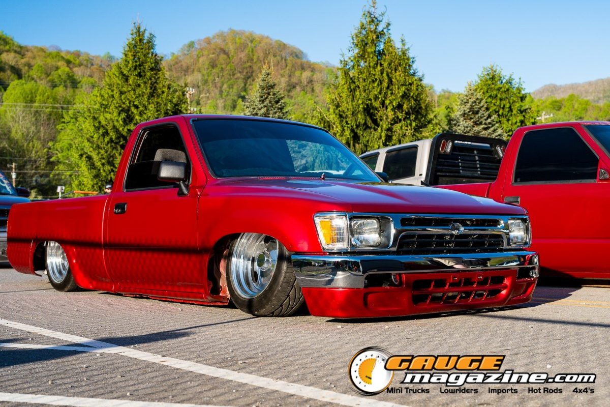 mini-nats-2026-011-nissan-hardbody-slammed-minitruck